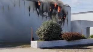 El incendio en la fábrica ubicada en Villa María, provincia de Córdoba.
