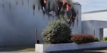 El incendio en la fábrica ubicada en Villa María, provincia de Córdoba.