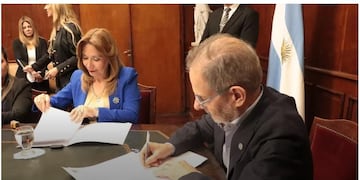 El rector de la UNT, Sergio Pagani; la intendenta de Las Talitas, Marta Najar