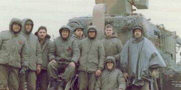 En la imagen, Dachary, segundo de izquierda a derecha en Malvinas.