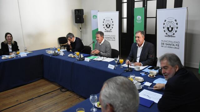 Los intendentes de Rafaela, Rosario y Santa Fe, reunidos en Santa Fe por los subsidios al transporte público.