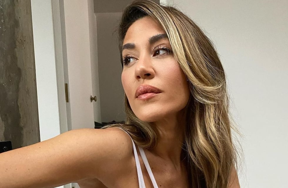 Jimena Barón volvió a las andanzas: compartió una foto con un top al borde de la censura