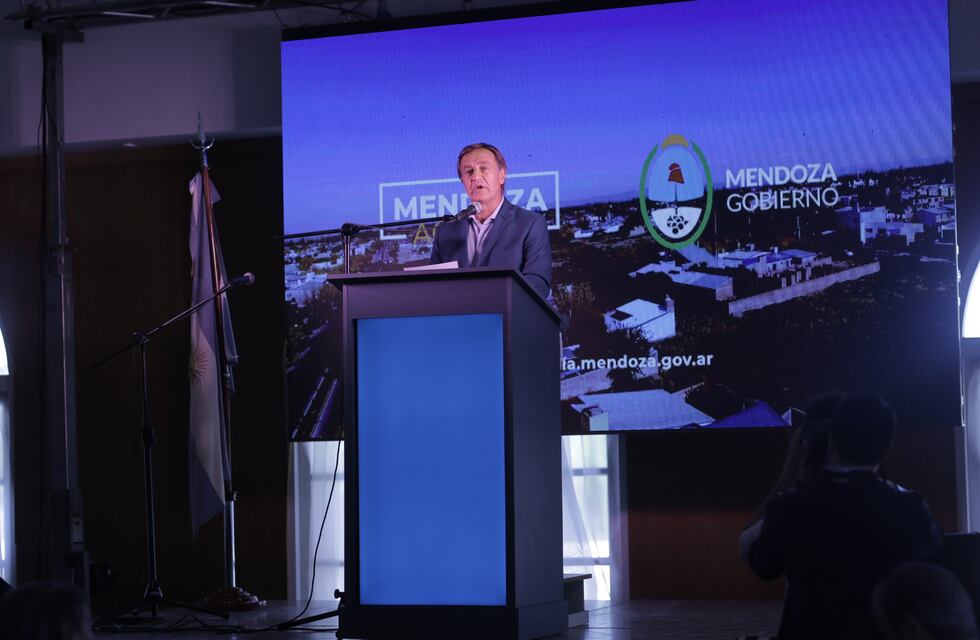 Rodolfo Suárez anuncio la ampliación del Metrotranvia y la implementación del BiciTran