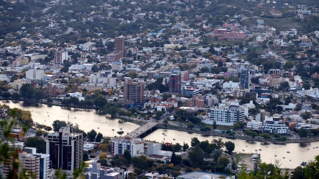 Carlos Paz paisaje nublado.