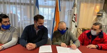 Más de 200 bomberos voluntarios recibieron la tarjeta+U