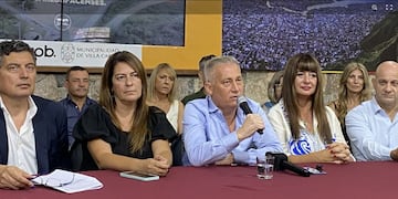 Cloacas, Avilés brindo un conferencia de Prensa.