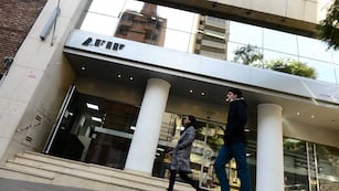 Empleados de Afip anticiparon medidas de fuerza en contra del cierre del organismo.