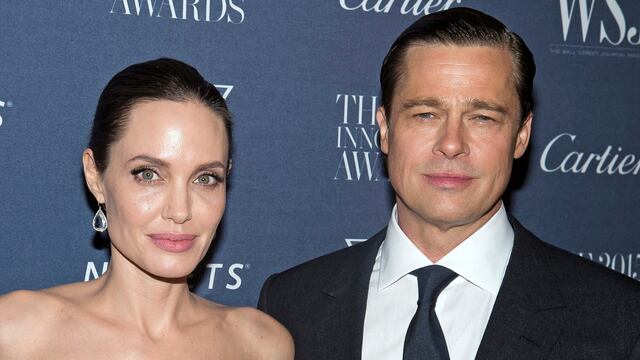Angelina Jolie y Brad Pitt, en tiempos en los que su matrimonio ya venía en picada. (AP)