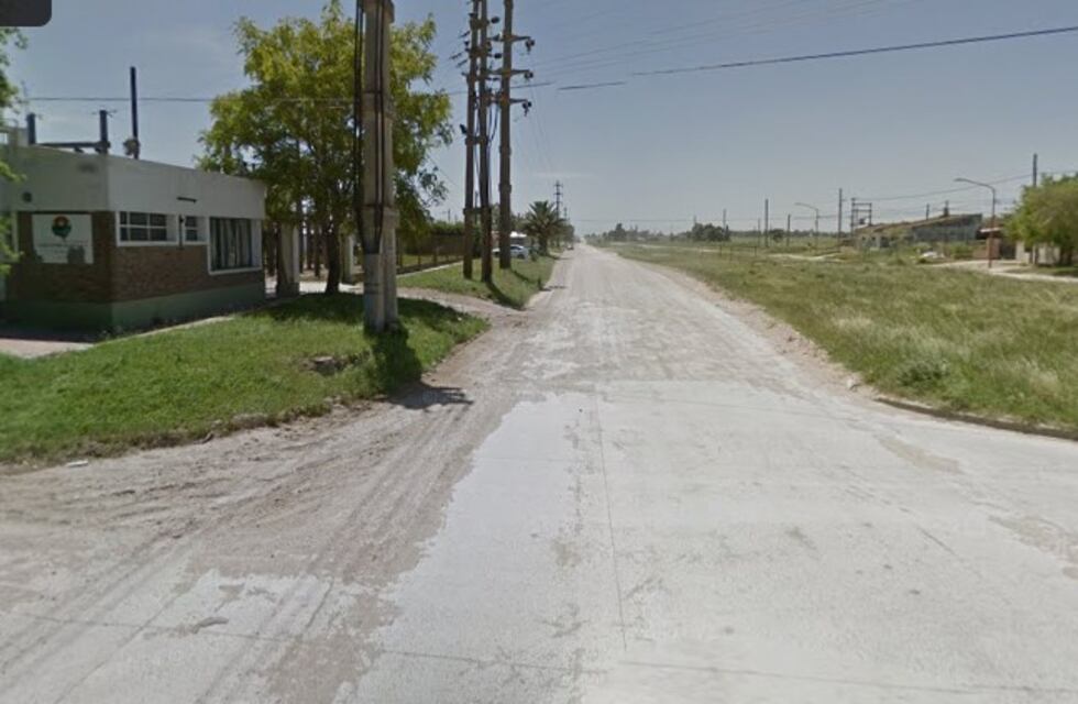 Obras Sanitarias de Tres Arroyos trabaja en la ampliación de la red colectora cloacal sobre la Av. Constituyentes