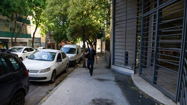 Así quedó el ingreso al edificio (Clarín).