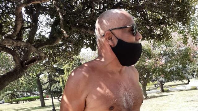 El taxista desnudista pidió pedón (@gbelluati)