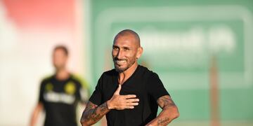 "El Cholo" Guiñazú estuvo de visita en la práctica del Inter de Brasil, donde es ídolo. (Prensa Inter).