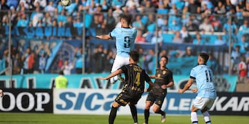 Susvielles gana en el aire y mete de cabeza el 1 a 1 (Foto: Prensa Belgrano).