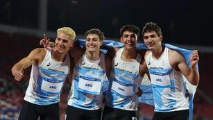 Tomás Mondino (tercero) junto al resto del equipo argentino de la posta 4x100 que consiguió la medalla de bronce en los Juegos Panamericanos