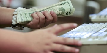 El dólar blue tuvo una leve recuperación del valor luego de una caída a principios de noviembre.