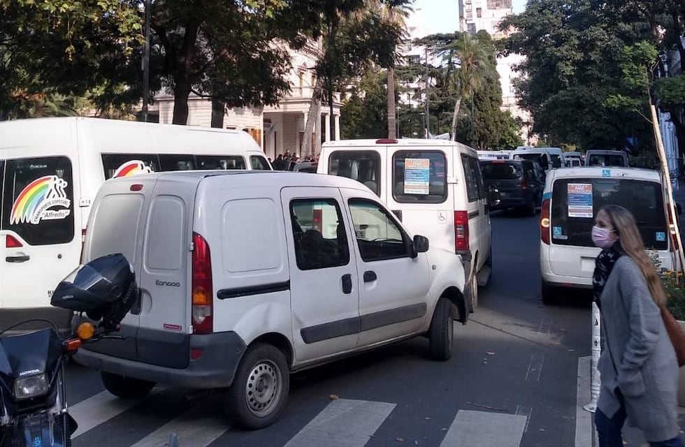Realizaron ocho cortes de tránsito en Rosario y convocan acto en el centro