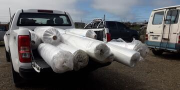 El Municipio entregó rollos de polietileno a productores locales