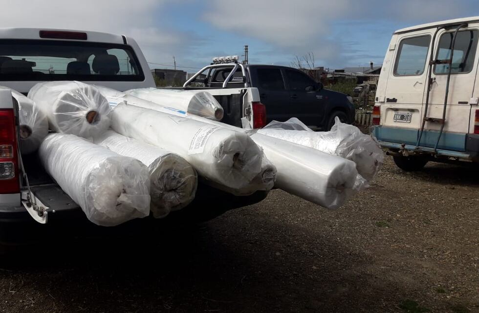 La Municipalidad entregó polietileno a productores locales