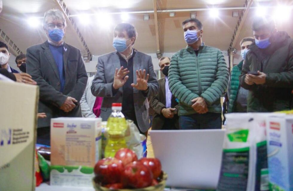 Capitanich y Arroyo entregaron 500 nuevas tarjetas alimentar