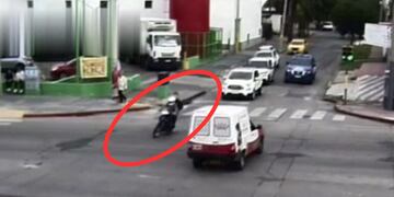Los delincuentes escaparon a toda velocidad y no chocaron de milagro.