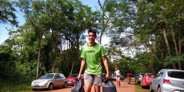 Se concretó la primera carrera plogging denominada  "el desafío espera tu huella" en Puerto Iguazú.