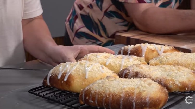 Cómo hacer pan casero dulce relleno con arándanos: la receta original de Gladys Olazar, de Cocineros Argentinos