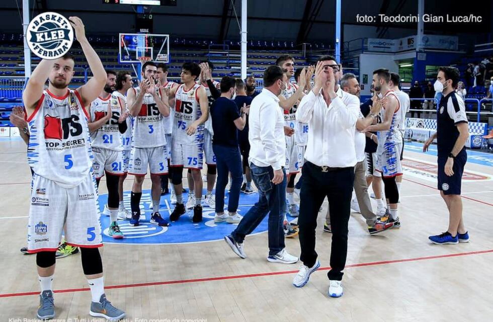 El Ferrara de Pablo Bertone no pudo con el Gevi Napoli y quedó fuera de carrera