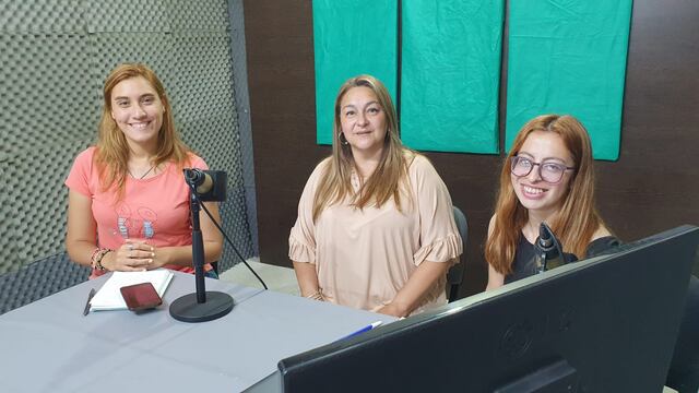 Conductoras de C2n.TV, programa "Mañanas Conectadas": Gabriela Uria (izquierda), Dahyana Contreras (derecha) entrevista a la presidenta de la UCR de Balnearia, Patricia Dopazo (centro).