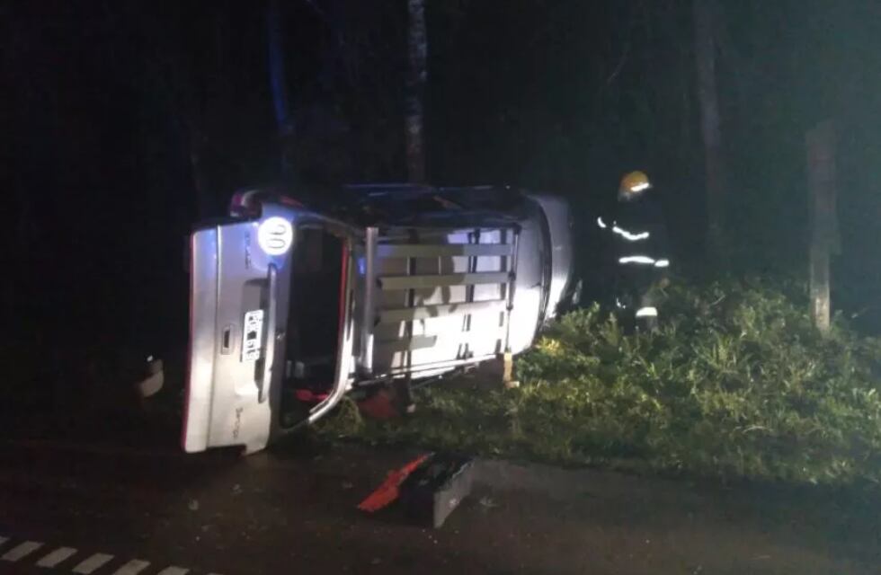 Despistó un vehículo en Iguazú y su conductor se encuentra grave en terapia intensiva