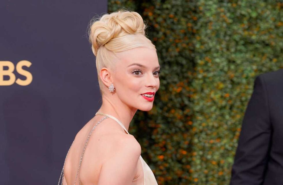 El impresionante look de Anya Taylor-Joy en los premios Emmy