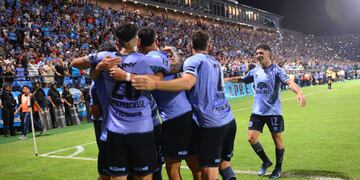 Ulises Sánchez, con un gol y dos asistencias, se asocia al festejo por la goleada de Belgrano (Javier Ferreyra / La Voz)