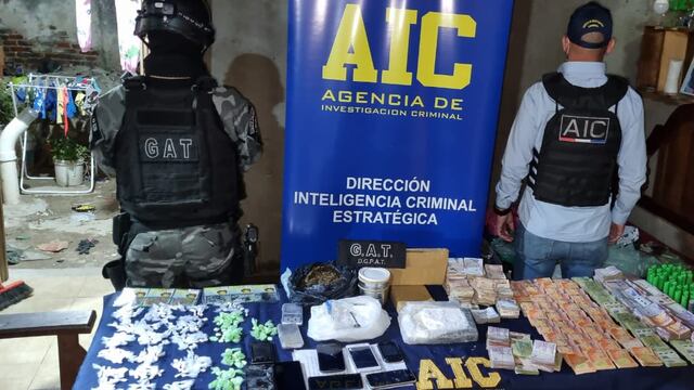 En los 12 allanamientos secuestraron cocaína fraccionada, celulares y un millón de pesos en efectivo.