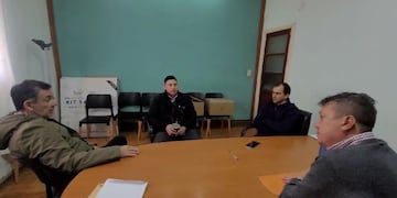 Oliva entregó fondos a escuelas del departamento Uruguay.