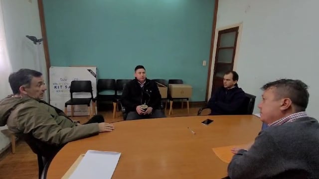 Oliva entregó fondos a escuelas del departamento Uruguay.