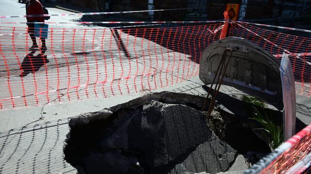 Otra vez se hundió una calle en Córdoba (José Hernández/LaVoz).