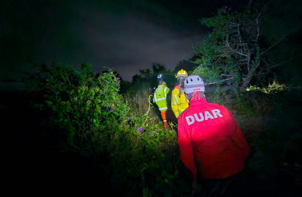 Tras más de 10 horas, rescataron a un hombre y sus hijos en Altas Cumbres