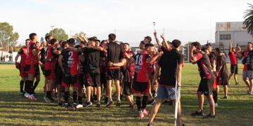 Sporting le ganó a Comercial y sigue siendo de Primera. (Foto: Prensa Sporting).