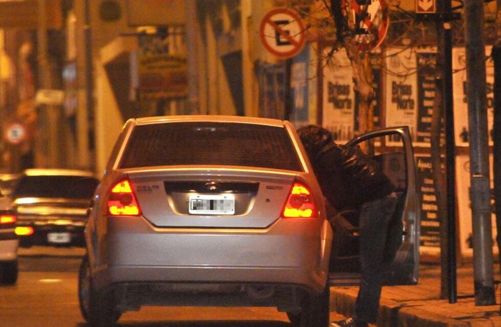 Así venden cocaína a metros de una dependencia de la Policía Bonaerense