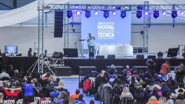 Más de 600 docentes de Argentina participan del Congreso de Educación Técnica en Ushuaia