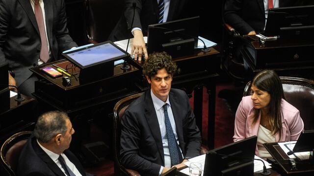 Martín Lousteau fue el único integrante del bloque radical en rechazar que se postergue el tratamiento del DNU. Foto: Federico López Claro