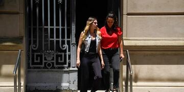 Virginia Pérez  Antonelli se retira después de declarar en el juicio por el asesinato de Fernando Báez Sosa.