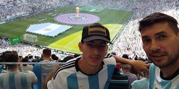 Son padre e hijo de barrio Marqués de Sobremonte y viajaron al Mundial 2022 a alentar a la Selección Argentina