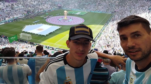 Son padre e hijo de barrio Marqués de Sobremonte y viajaron al Mundial 2022 a alentar a la Selección Argentina