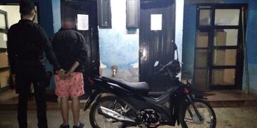 Joven detenido poco minutos después de robar una moto en Posadas.