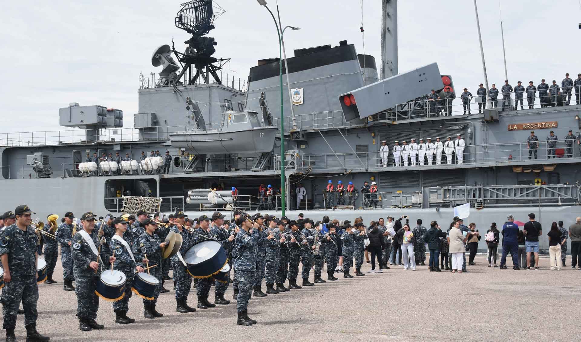 El destructor ARA “La Argentina” arribó a Puerto Belgrano