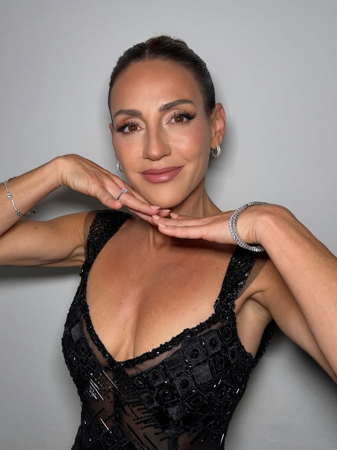 Semitransparente y encaje: Eleonora Wexler alucinó a sus fans con un look total black y dio cátedra de estilo