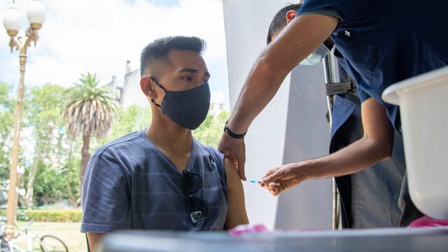 Cómo será la aplicación de las vacunas bivalentes en Santa Fe.