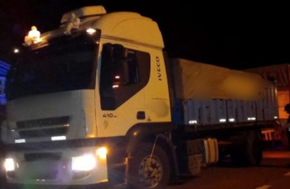 Incautaron un camión en Dos de Mayo con una carga de maíz sin aval aduanero