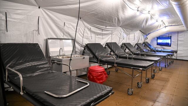 Montan un hospital del campaña del Ejército en el estacionamiento del Shopping de Bahía Blanca.