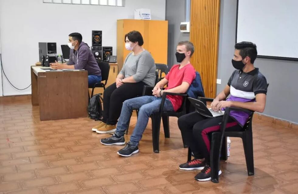 Avanzan en la vuelta de la Estudiantina en Montecarlo